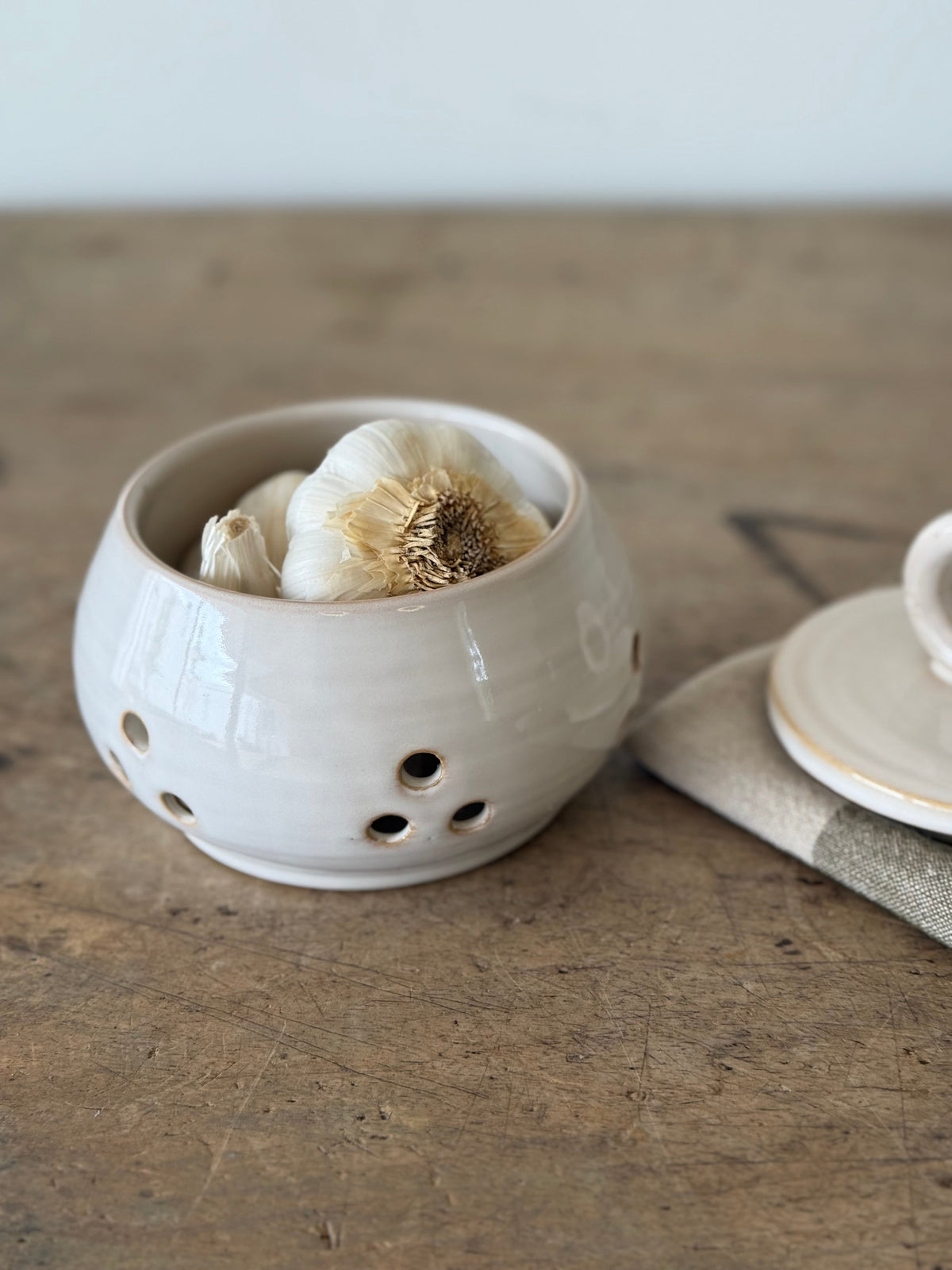Lidded Garlic Keeper