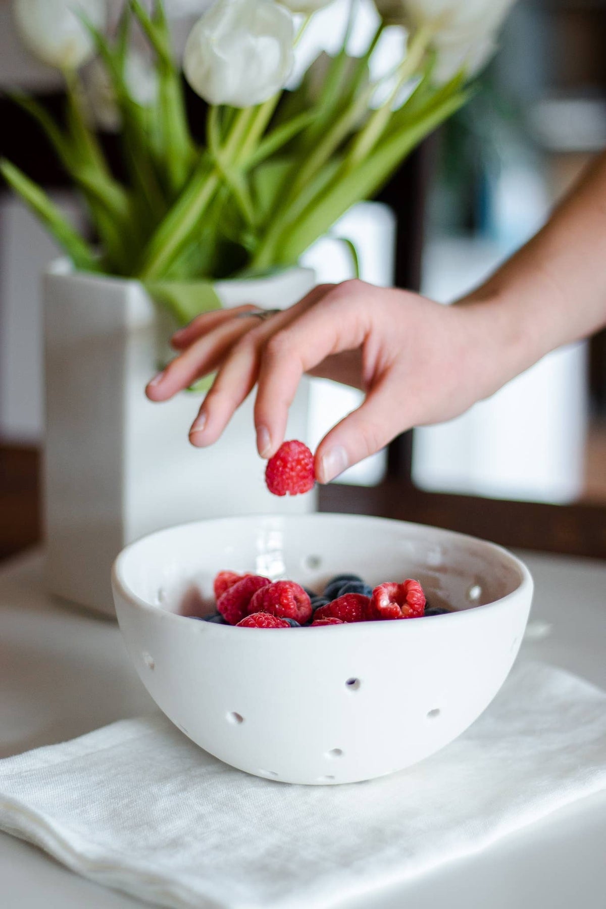 Porcelain Ceramic Berry Bowl Colander