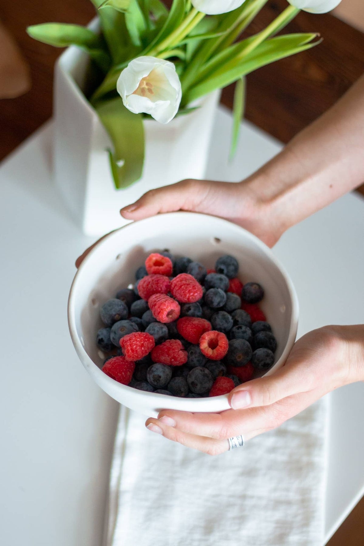 Porcelain Ceramic Berry Bowl Colander