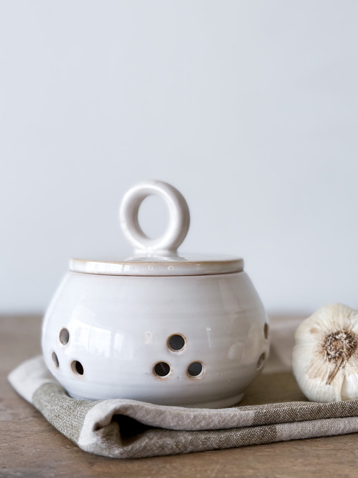 Lidded Garlic Keeper