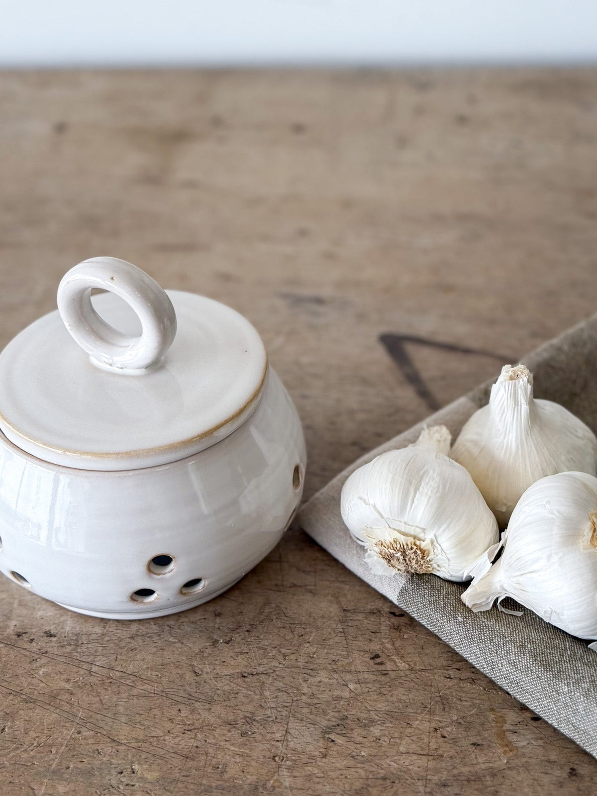 Lidded Garlic Keeper