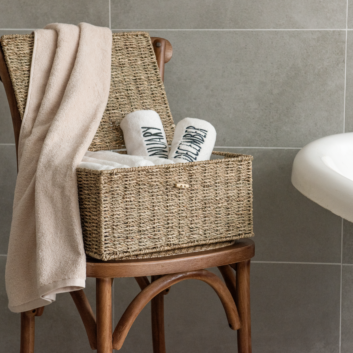 Wicker Basket with Lid and Built-In Handles, Rope Seagrass