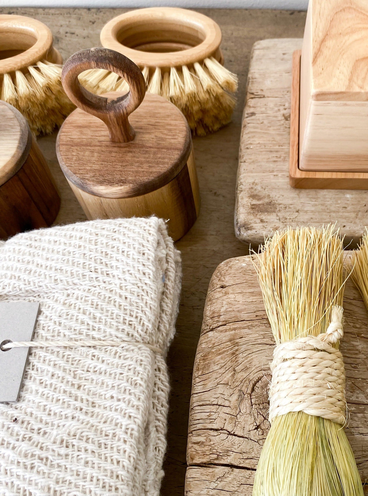 Circle Bamboo Brush
